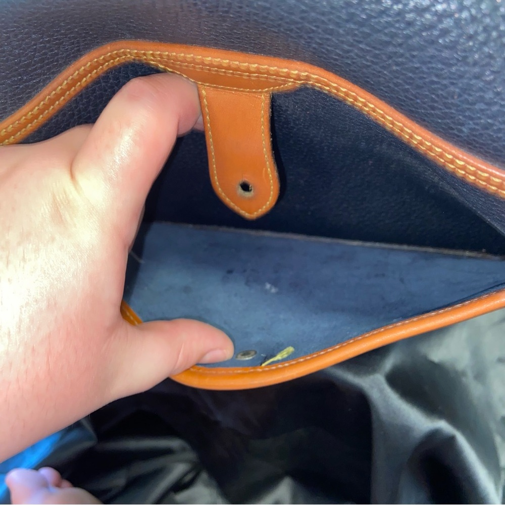 “Essex” Dooney and Bourke vintage black and Tan Leather Crossbody Bag - Picture 10 of 14